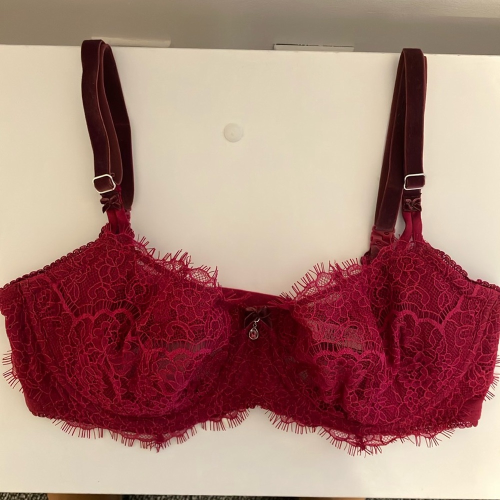 NWOT Victoria's Secret Dark Red Dream Angels Pushup With No Padding Bra 34D